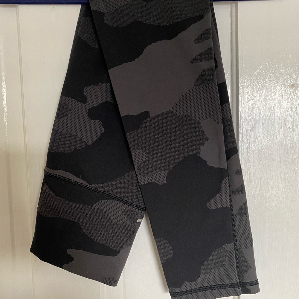 Aerie Gray Camo Legging